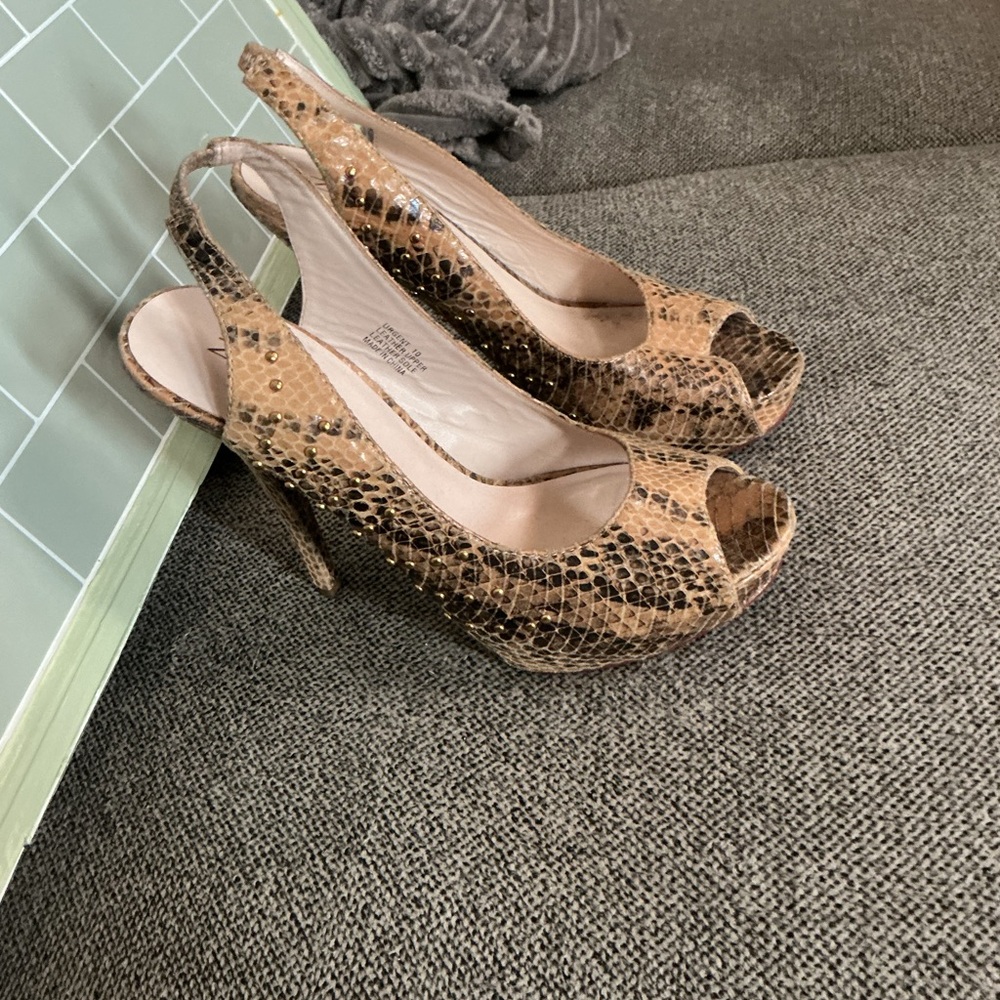 Chic Snakeskin Patterned Peep-Toe Heels - image 3